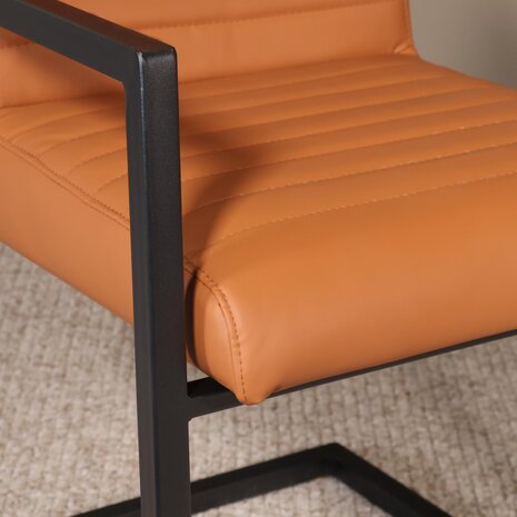 Lizzely Garden & Living Eetkamerstoel met armleuning cognac Noor industrieel design eetstoel