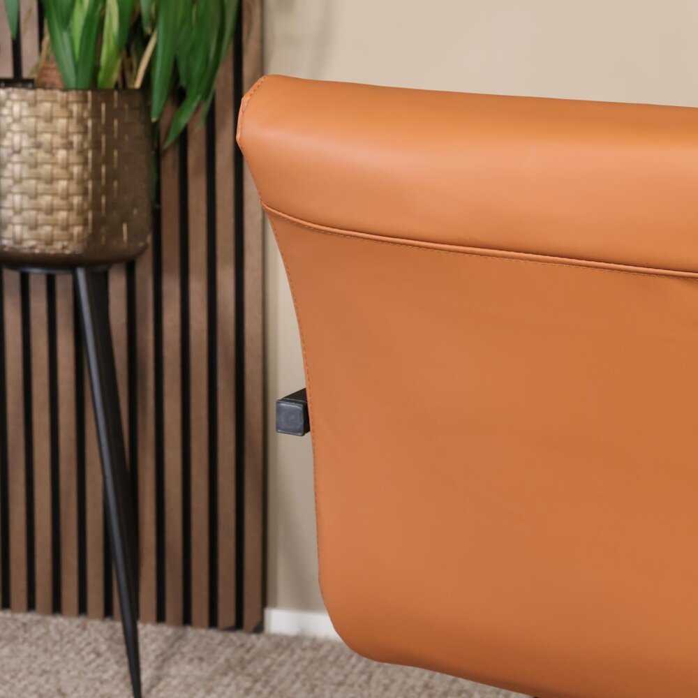 Eetkamerstoel met armleuning cognac Noor industrieel design eetstoel