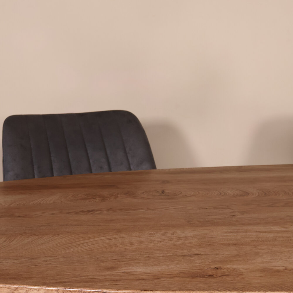 Eettafel ovaal visgraat 210cm Obie bruin ovale tafel Eettafel ovaal visgraat 210cm Obie bruin ovale tafel