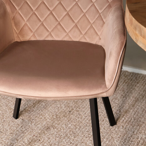 Lizzely Garden & Living Eetkamerstoel met armleuning Yurgan velvet champagne eetstoel Lizzely Garden & Living Eetkamerstoel met armleuning Yurgan velvet champagne eetstoel