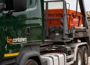 Hout container huren: welke soorten hout mogen erin? A-, B- en C-hout uitgelegd