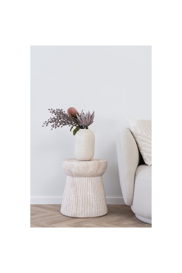 Bonn Beistelltisch – Natur, Fiberclay mit Rillendesign, ø37x43 cm