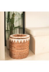 Wäschekorb mit Deckel, handgewebt aus Bananenfaser EMPAT Großer dekorativer Wäschekorb mit weißem Baumwoll-Makramee (2 Größen)