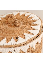 Wäschekorb mit Deckel, handgewebt aus Bananenfaser EMPAT Großer dekorativer Wäschekorb mit weißem Baumwoll-Makramee (2 Größen)