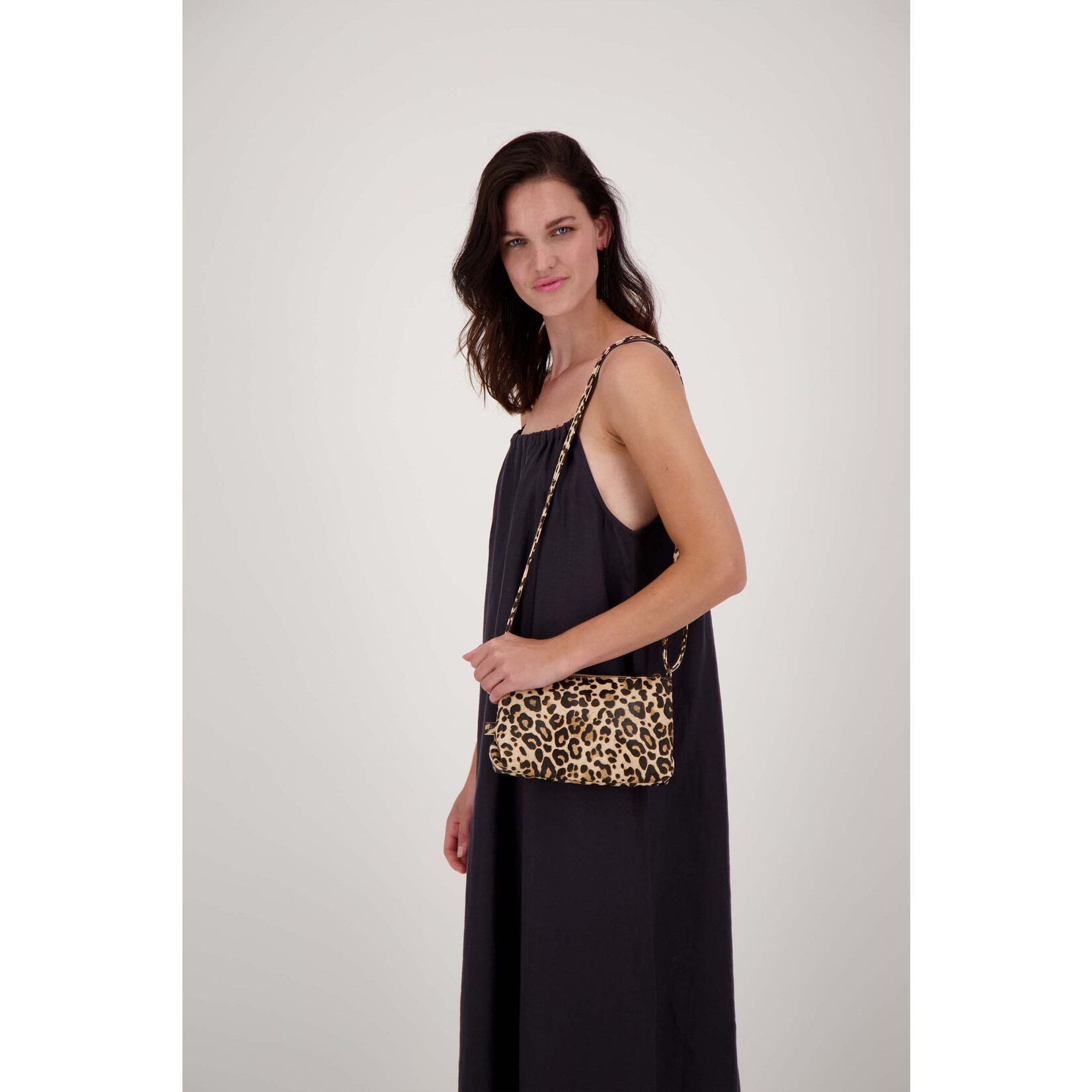 ZUSSS SUEDINE SCHOUDERTAS PANTERPRINT SAHARA/ZWART