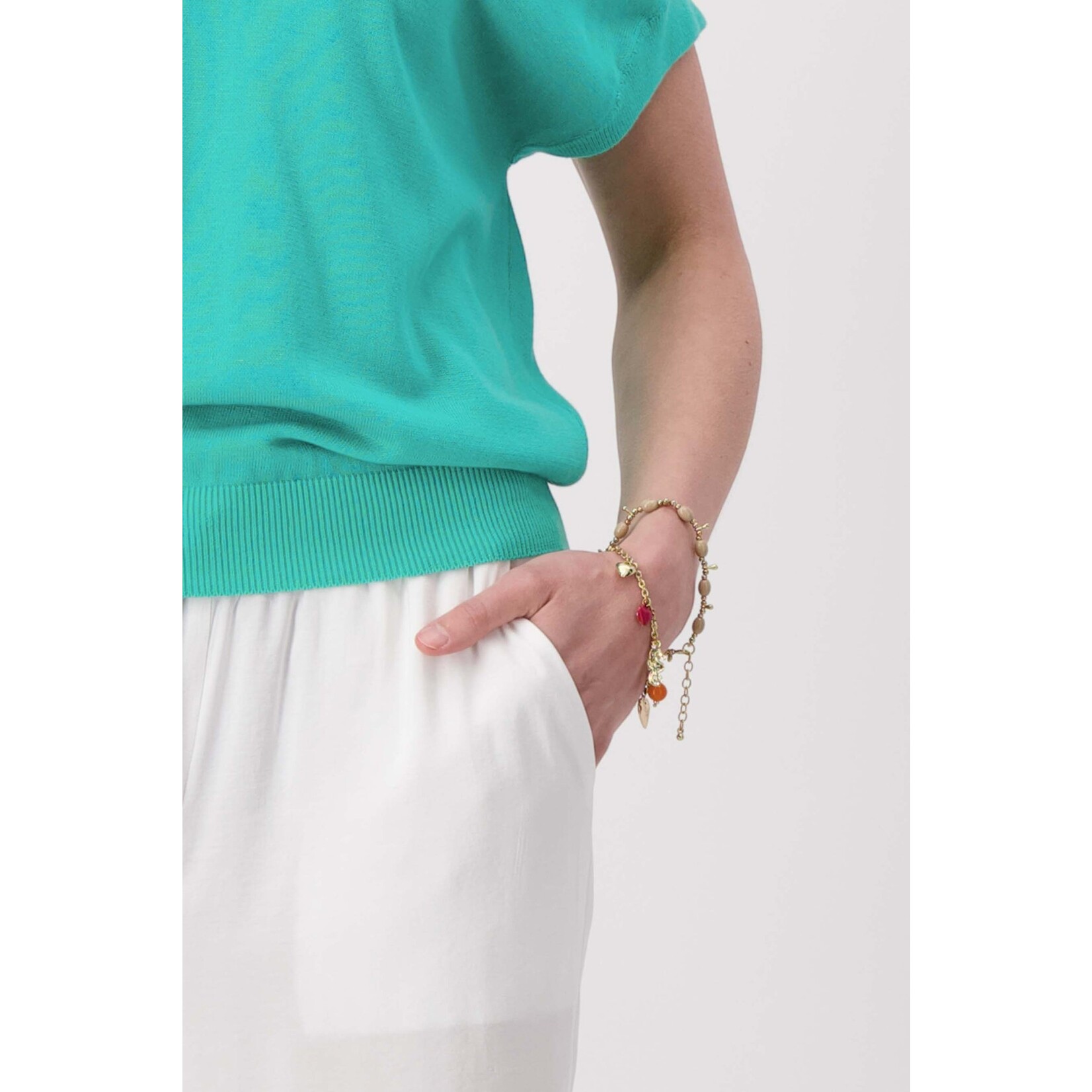 ZUSSS ARMBAND MET DRUPPEL KRAALTJES SAHARA