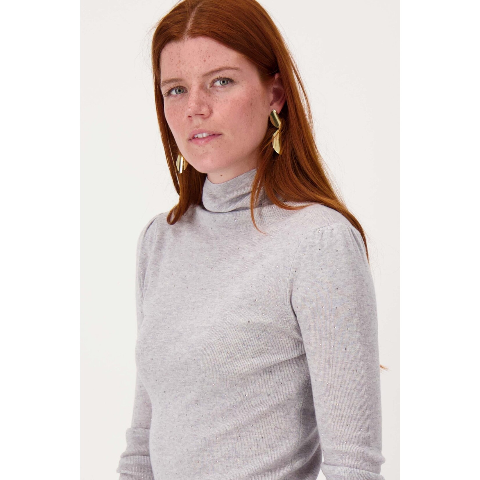 ZUSSS OORBELLEN MET BLAD VORM GOUD