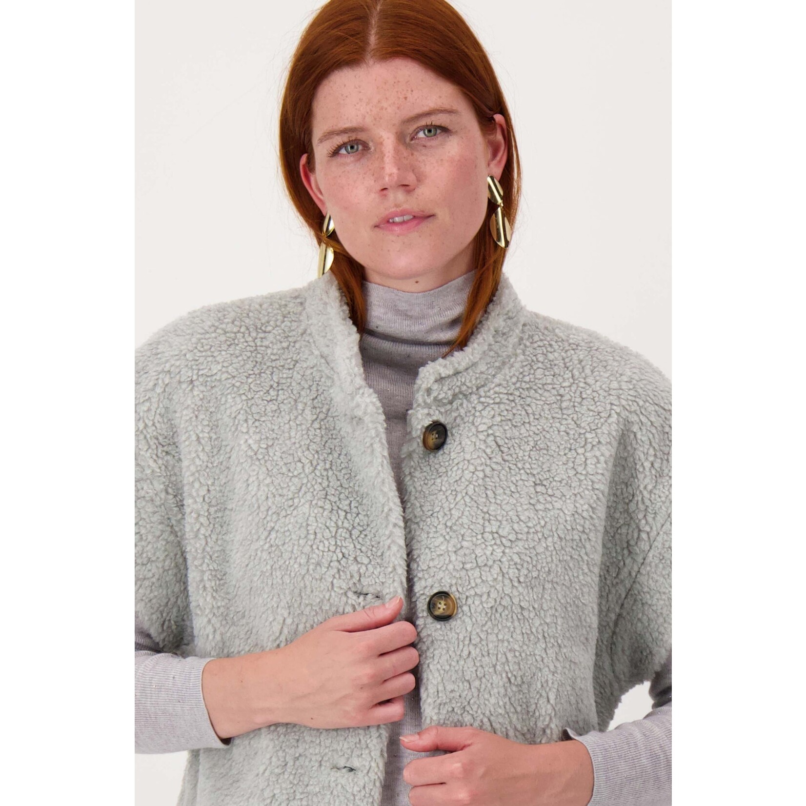 ZUSSS OORBELLEN MET BLAD VORM GOUD