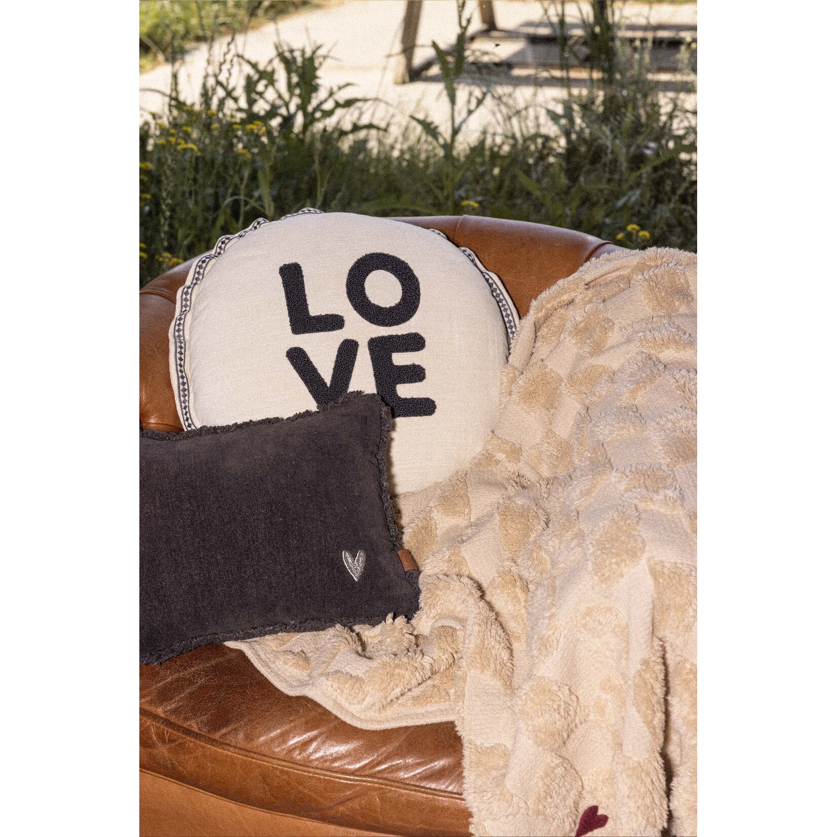 ZUSSS KUSSEN ROND LOVE 45CM ZAND/ANTRACIETGRIJS