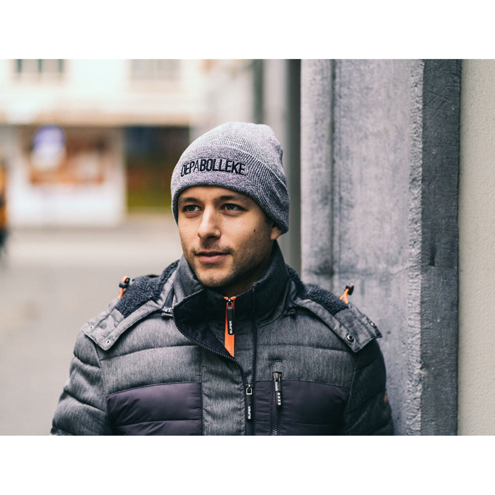 KLEIR MUTS OEPABOLLKE GRIJS