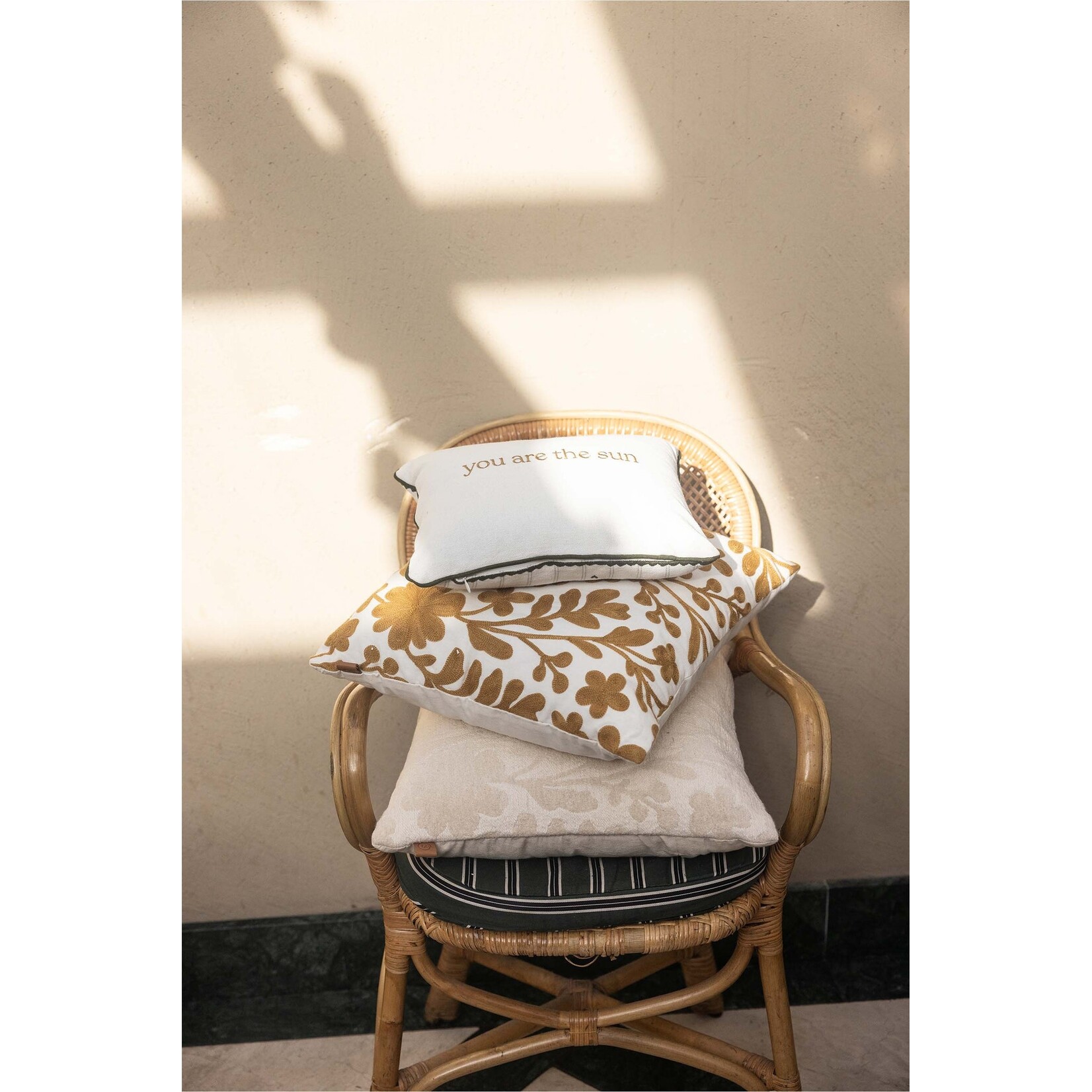 ZUSSS KUSSEN BLOEMEN EMBROIDERY 45X45CM WHITE/OCHRE
