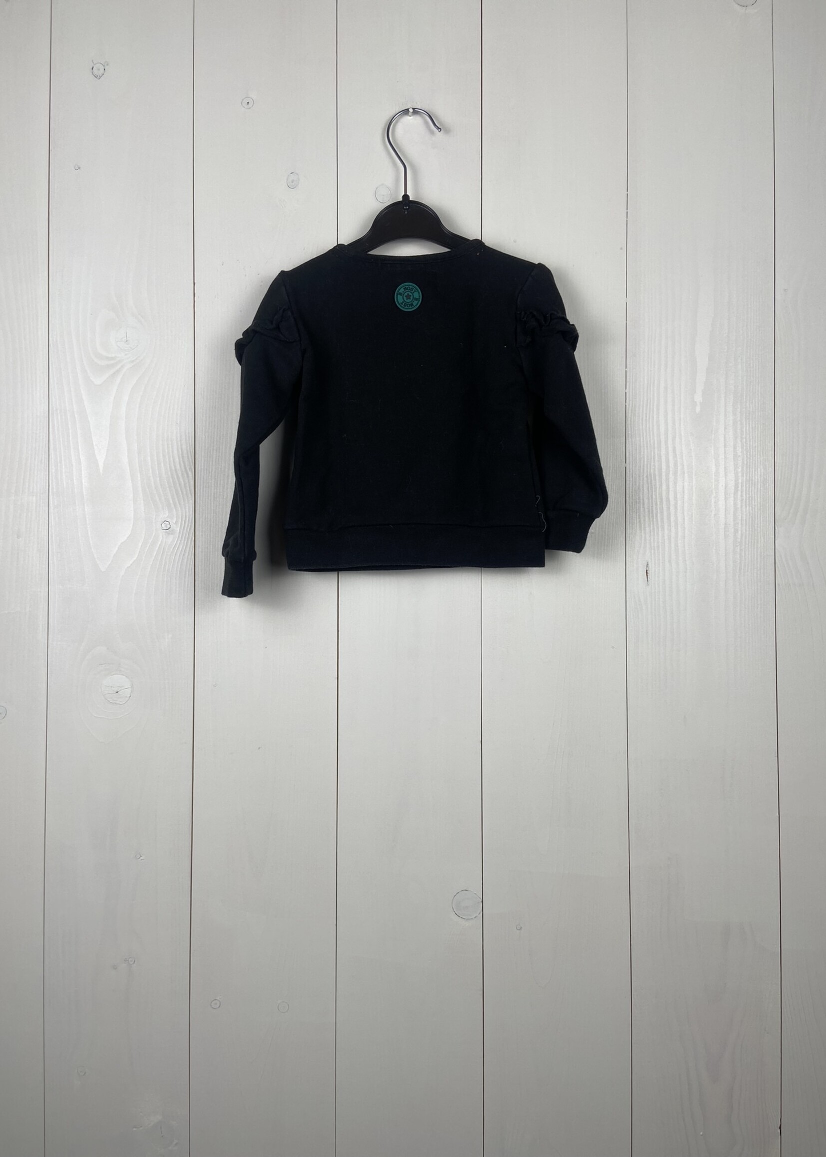 B.Nosy Longsleeve