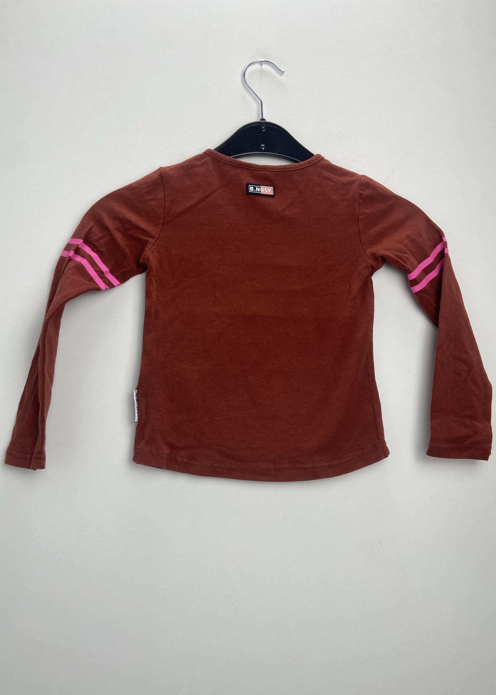 B.Nosy Longsleeve