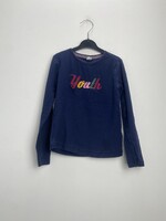 B.Nosy Longsleeve