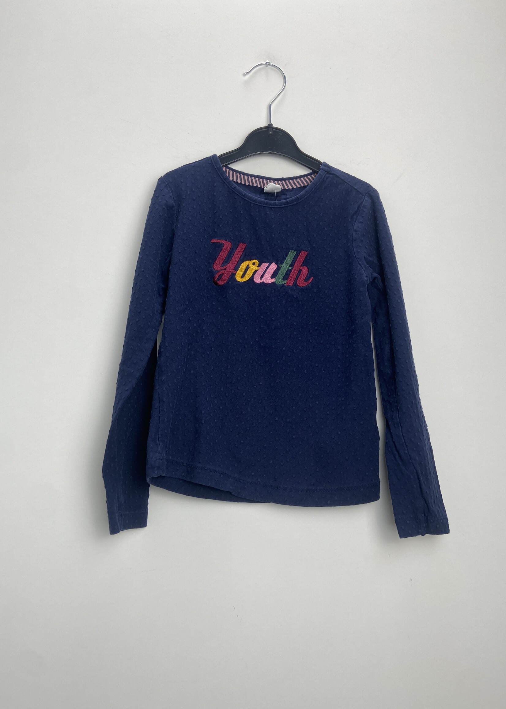 B.Nosy Longsleeve