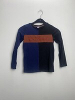 B.Nosy Longsleeve