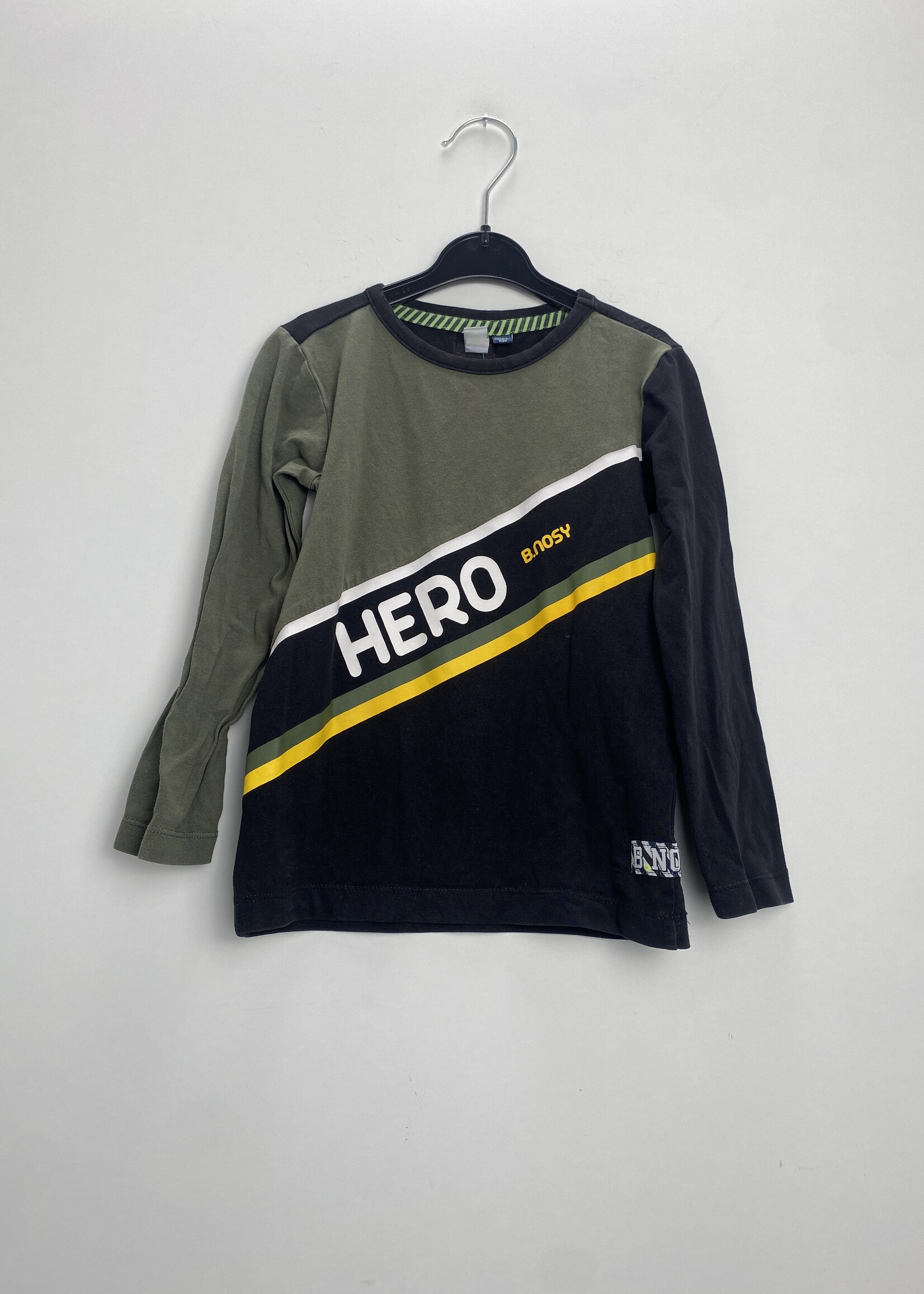 B.Nosy Longsleeve