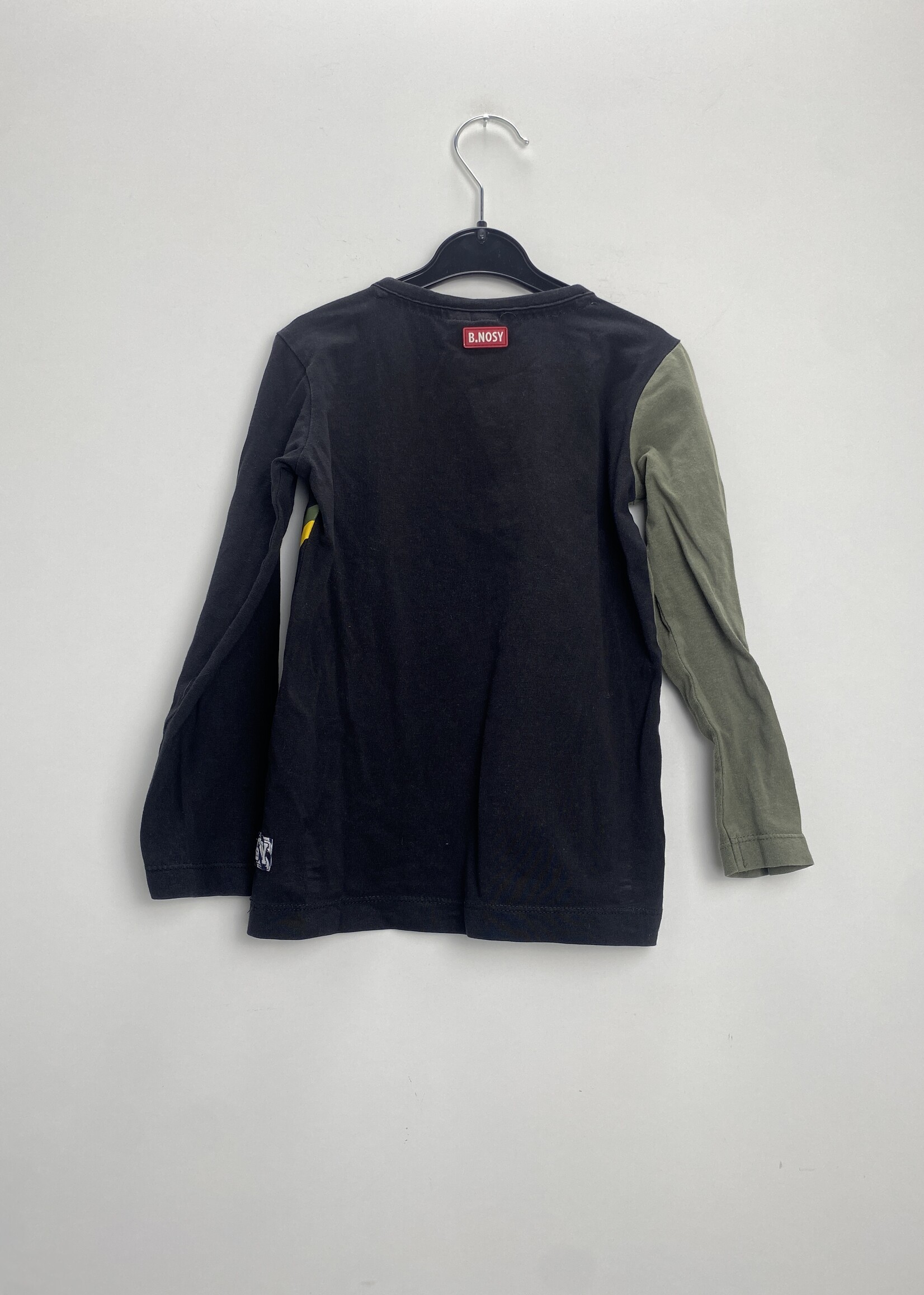 B.Nosy Longsleeve