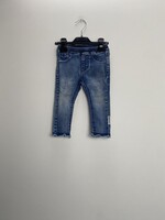 B.Nosy Jeans