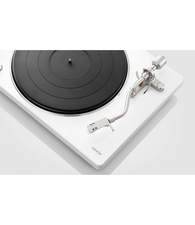 Denon DP-400: riemaandrijving platenspeler met voorgemonteerd MM-element en ingebouwde phono-equalizer