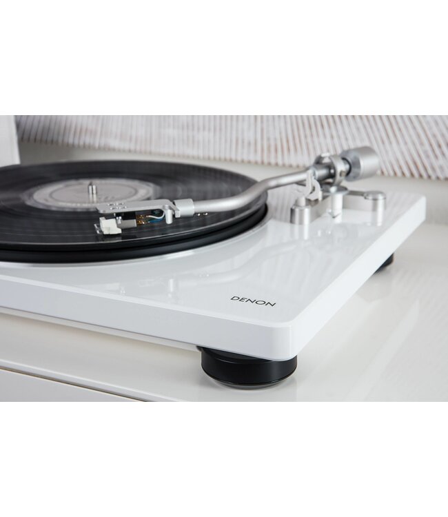 Denon DP-400: riemaandrijving platenspeler met voorgemonteerd MM-element en ingebouwde phono-equalizer