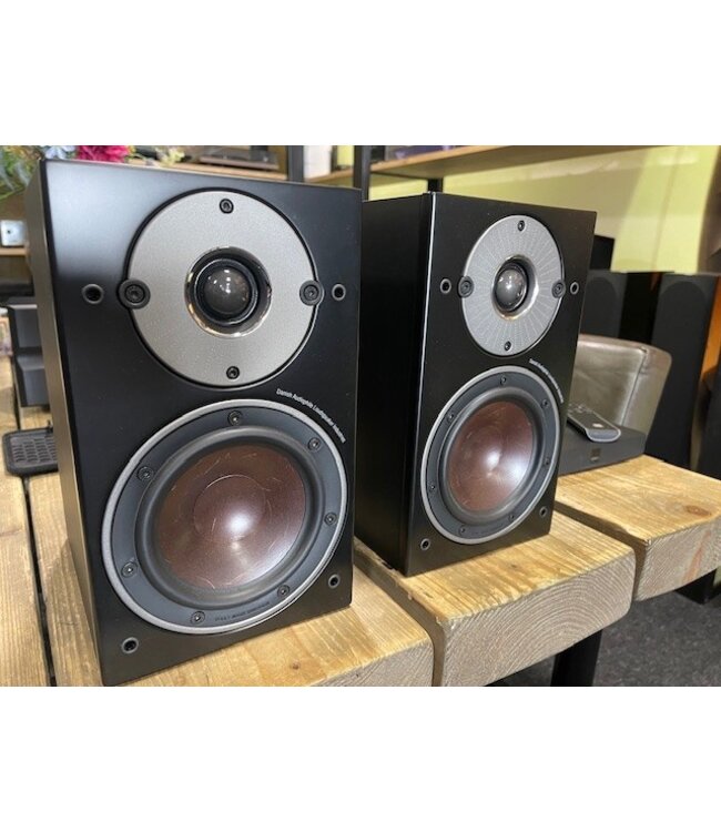 Dali Oberon 1 C (Set van 2) inclusief Soundhub compact- Draadloze Boekenplank Luidsprekers