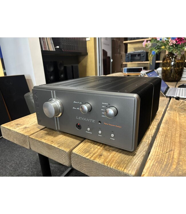 Riviera Audio Laboratories Levante AB - Geintegreerde Versterker