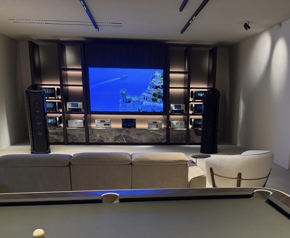 High-end experience center van AudioExpert met luxe home cinema en premium audio installatie in Den Bosch