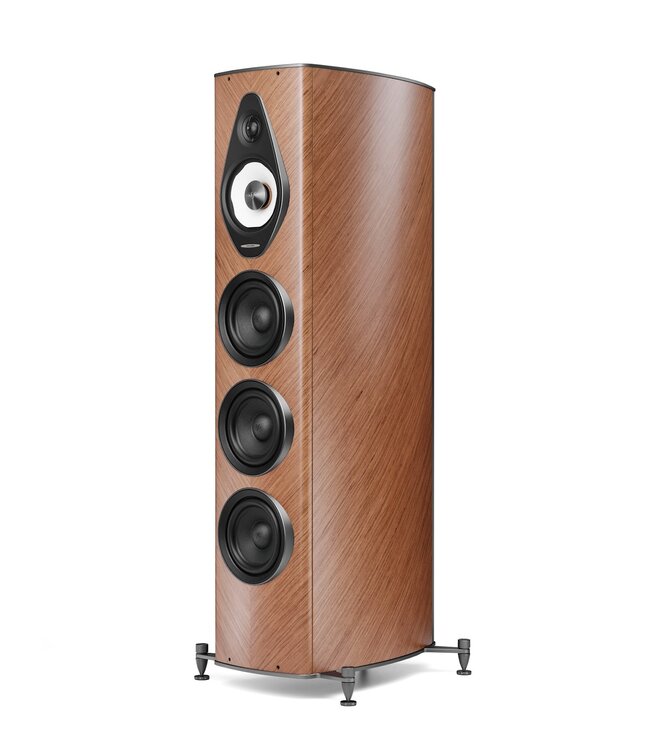 Sonus faber Olympica G3 V: flagship 3-weg vloerstaande luidspreker met 1,1-inch Damped Apex Dome-tweeter, 6,5-inch Camelia-midrange met stofvering, drie 6,5-inch woofers, Phase Coherence Crossover met IFF Paracross Topology en 45-graden herringbone fineer