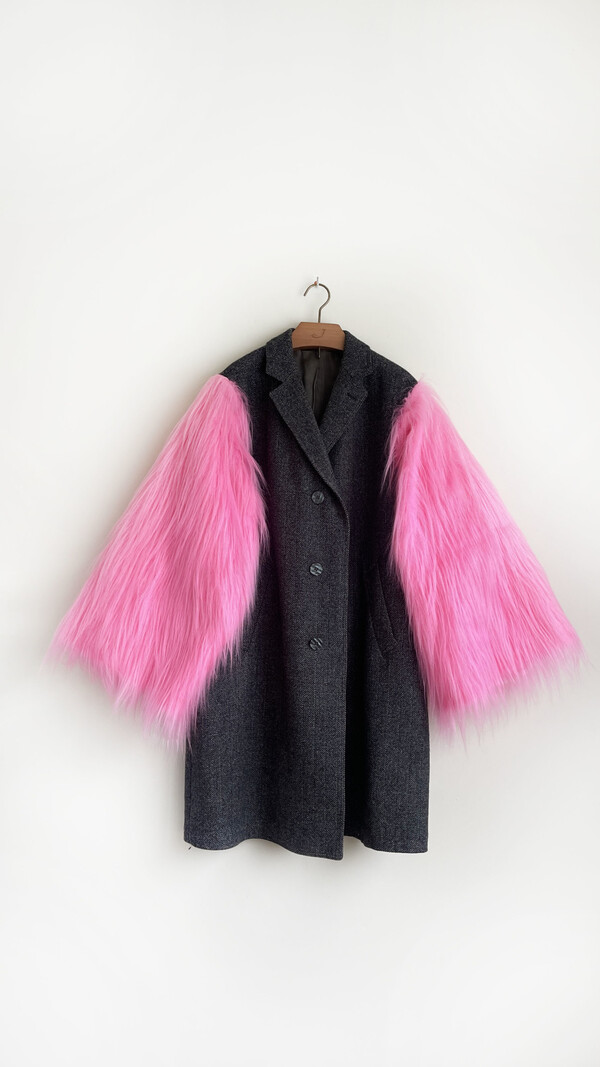 MM Fluffy Long Coat Grey Pink M/L