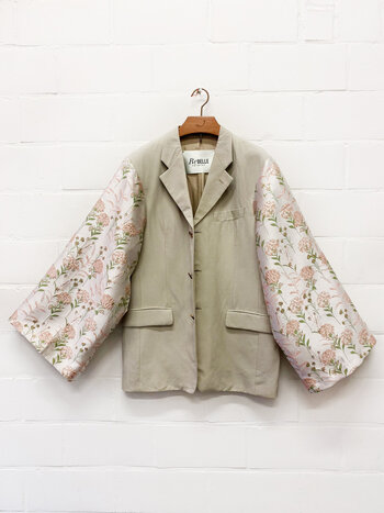 Rebelle Kimono Blazer Light Grey White Rose Flowers M/L