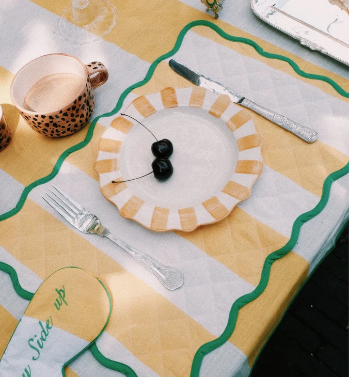 ANNA&NINA Easter Striped Scalloped Placemat