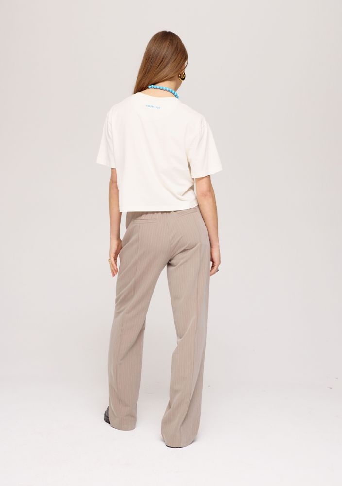 HARPER & YVE Hotstuff Ecru Cropped T-Shirt