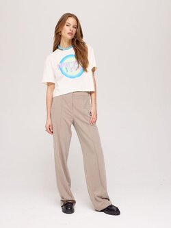 HARPER & YVE Hotstuff Ecru Cropped T-Shirt
