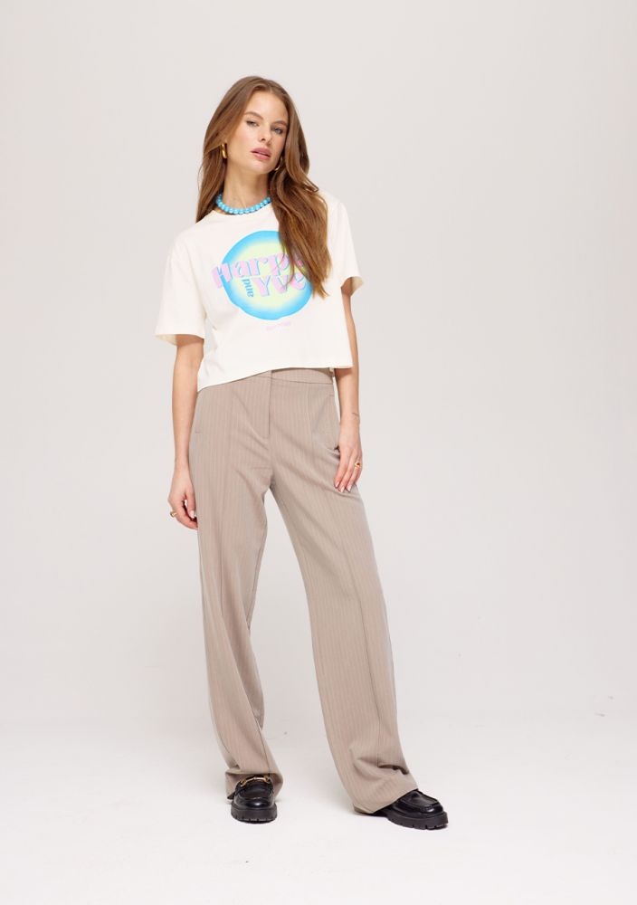 HARPER & YVE Hotstuff Ecru Cropped T-Shirt