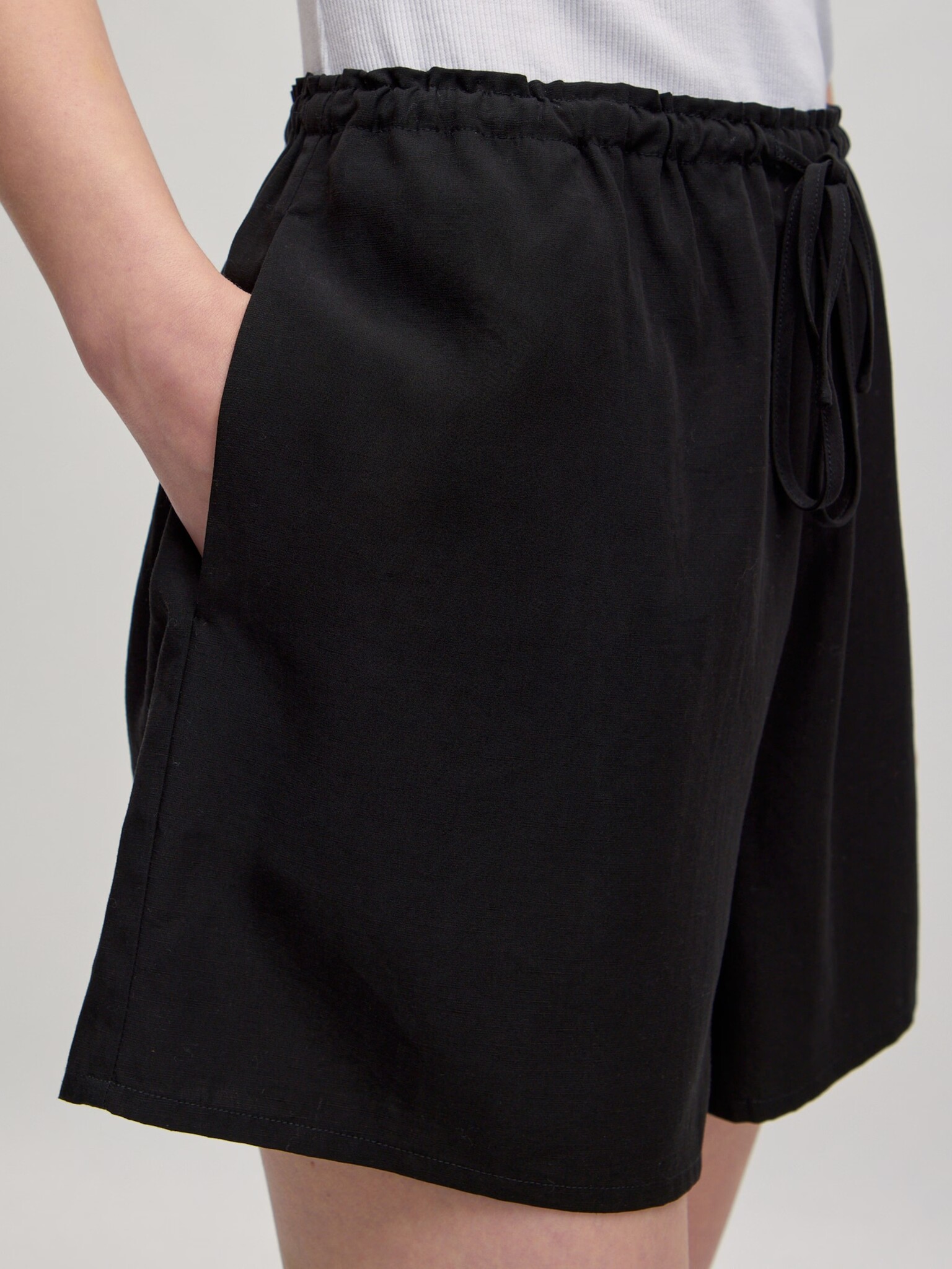 EDITED Arven Shorts Black
