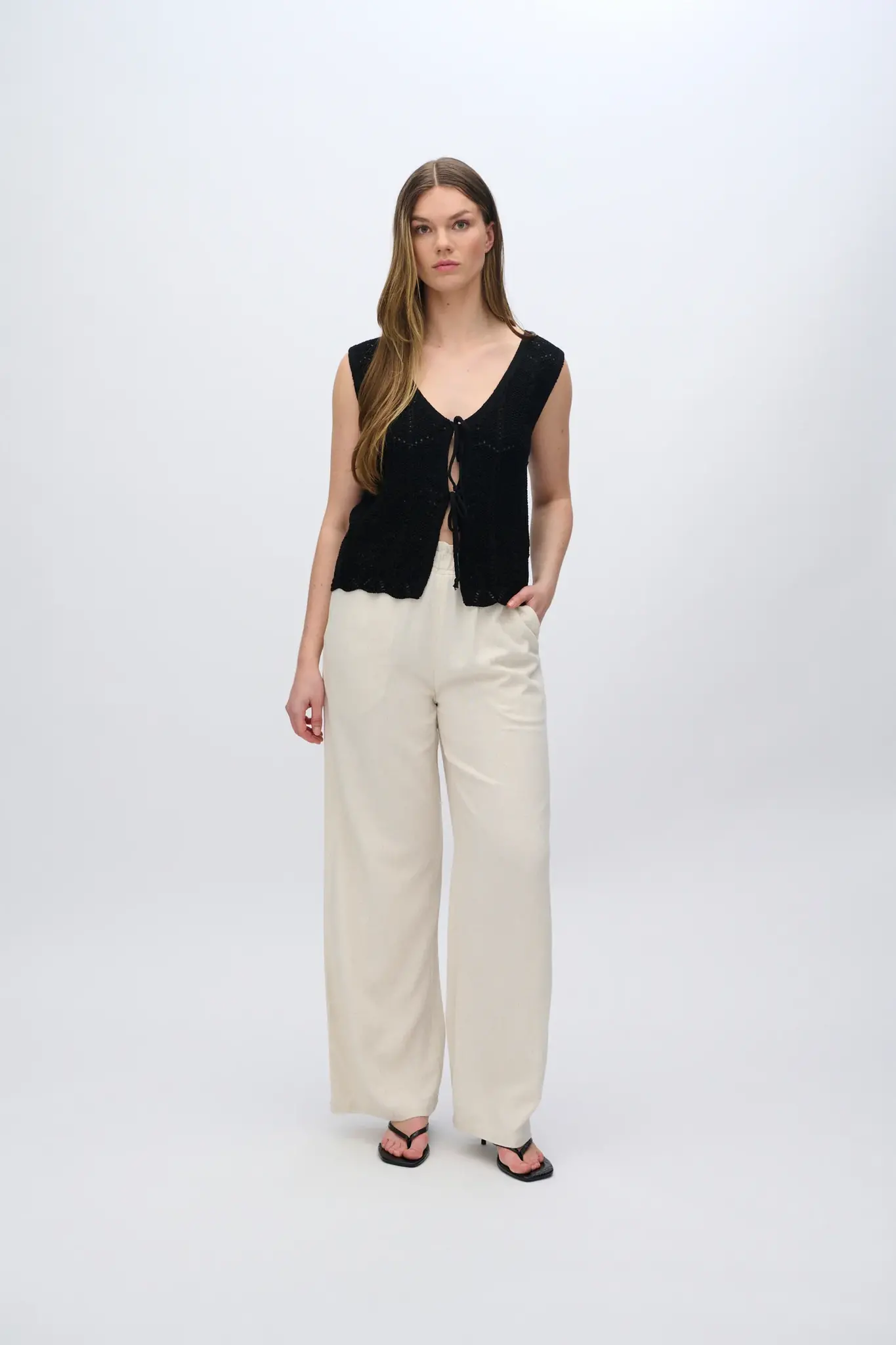 MOVES Daphne knit vest - Black