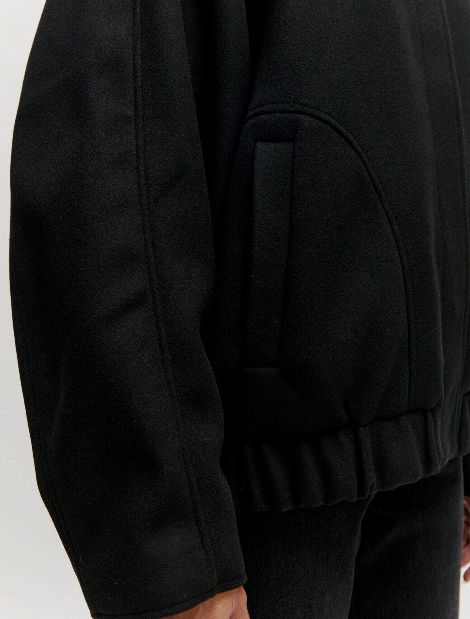 EDITED Adrian Jas - Zwart