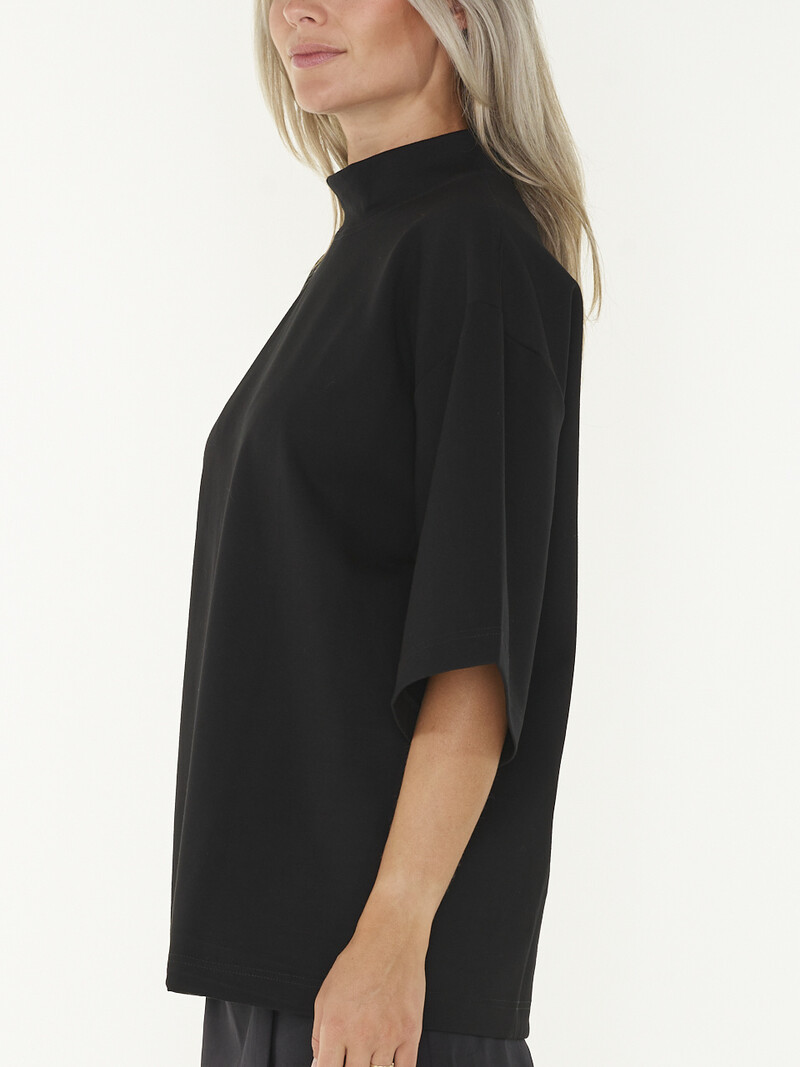 EDITED Gunda T-shirt - Zwart