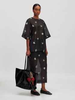 EDITED Catherine Top Zwart Wit Borduursel