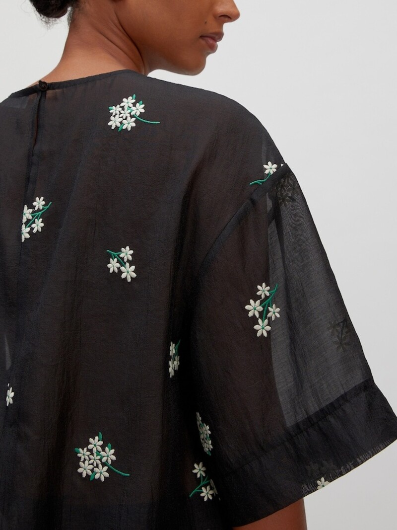 EDITED Catherine Top Zwart Wit Borduursel