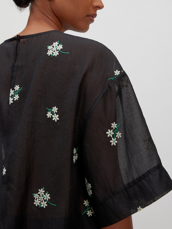 EDITED Catherine Top Black White Embroidery