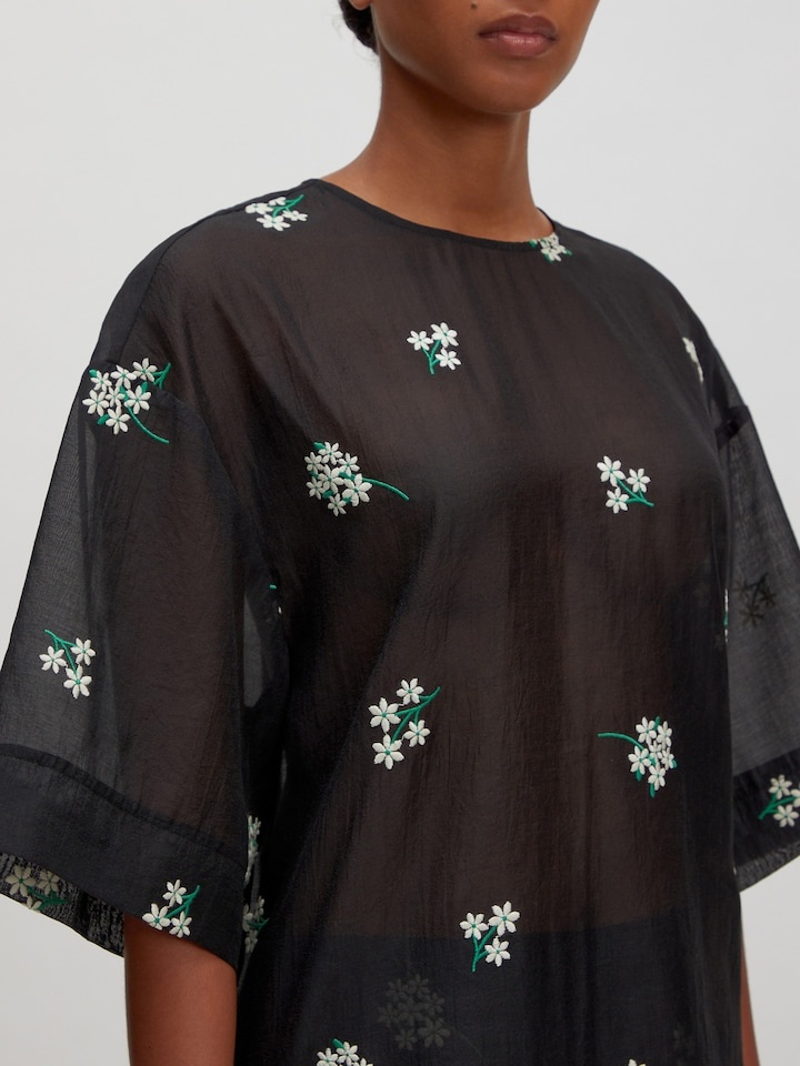 EDITED Catherine Top Black White Embroidery
