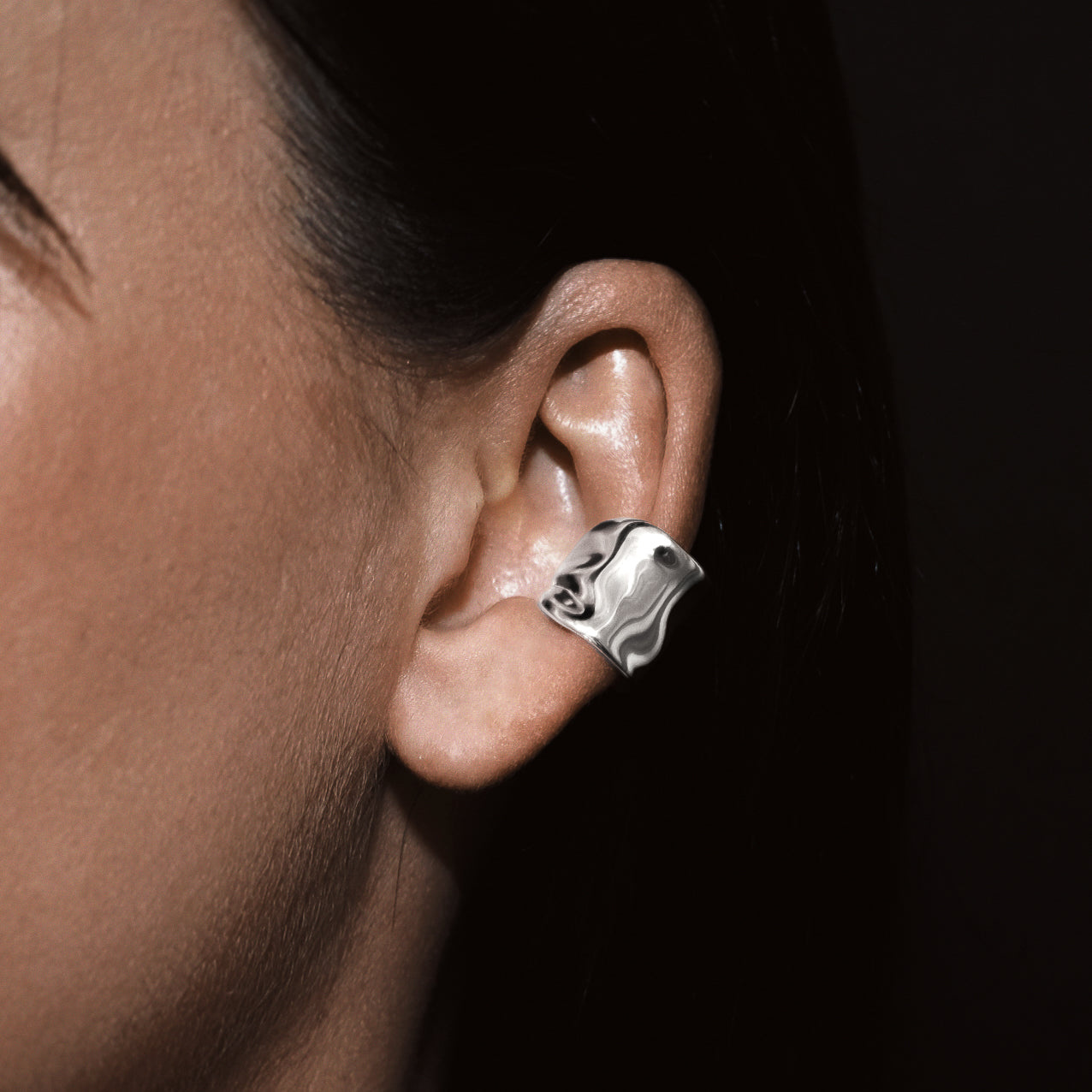 BILLION AVENUE Molten Ara Earcuff Silver