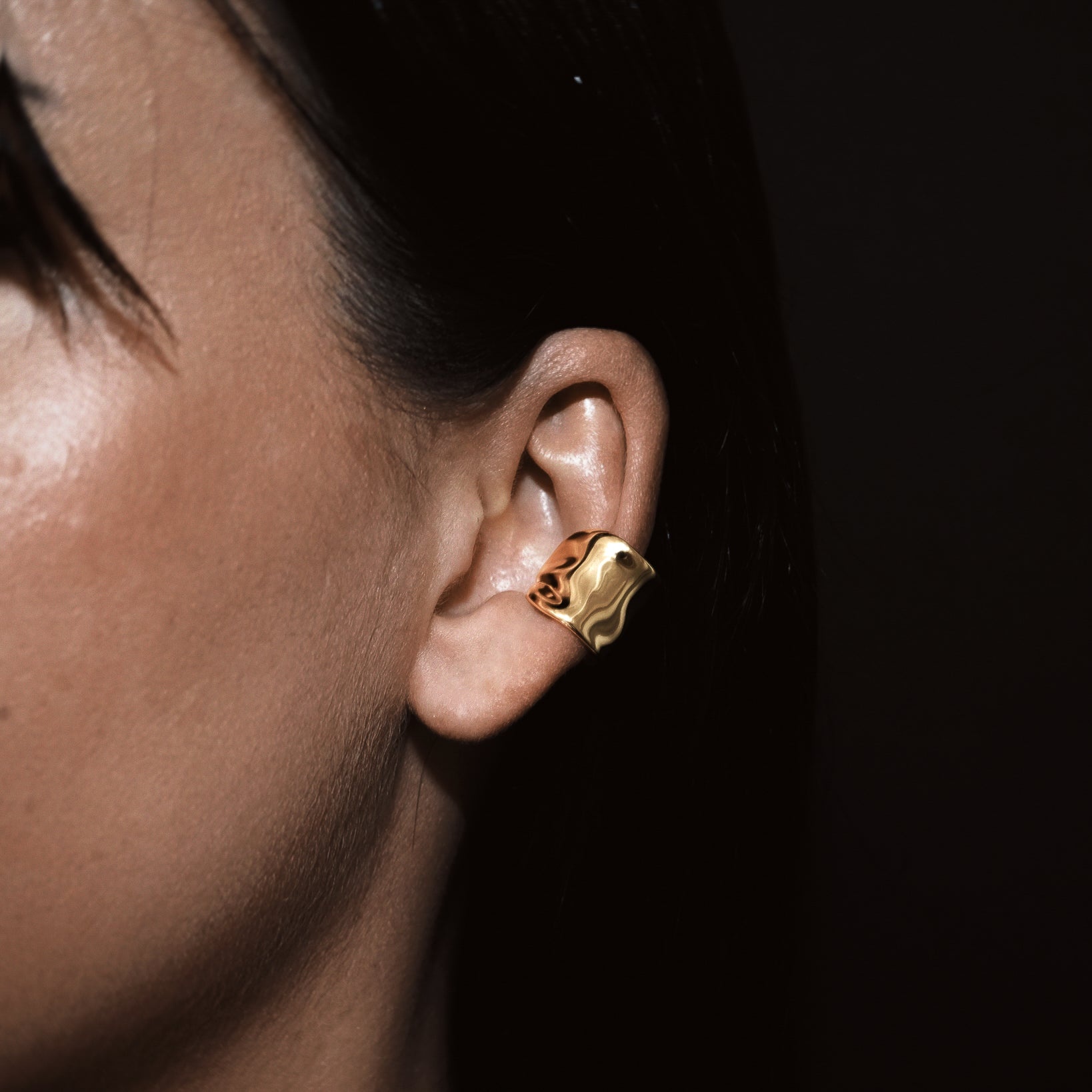 BILLION AVENUE Molten Ara Earcuff Gold