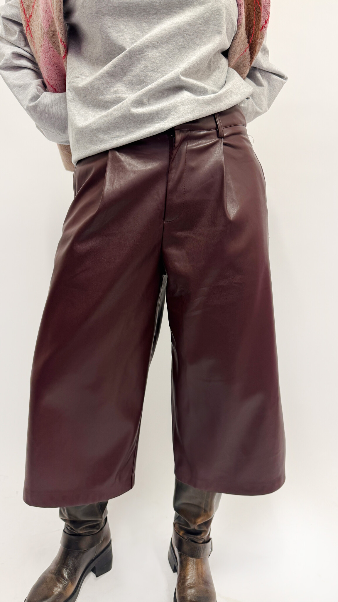 MM Jona Bermuda Burgundy Faux Leather