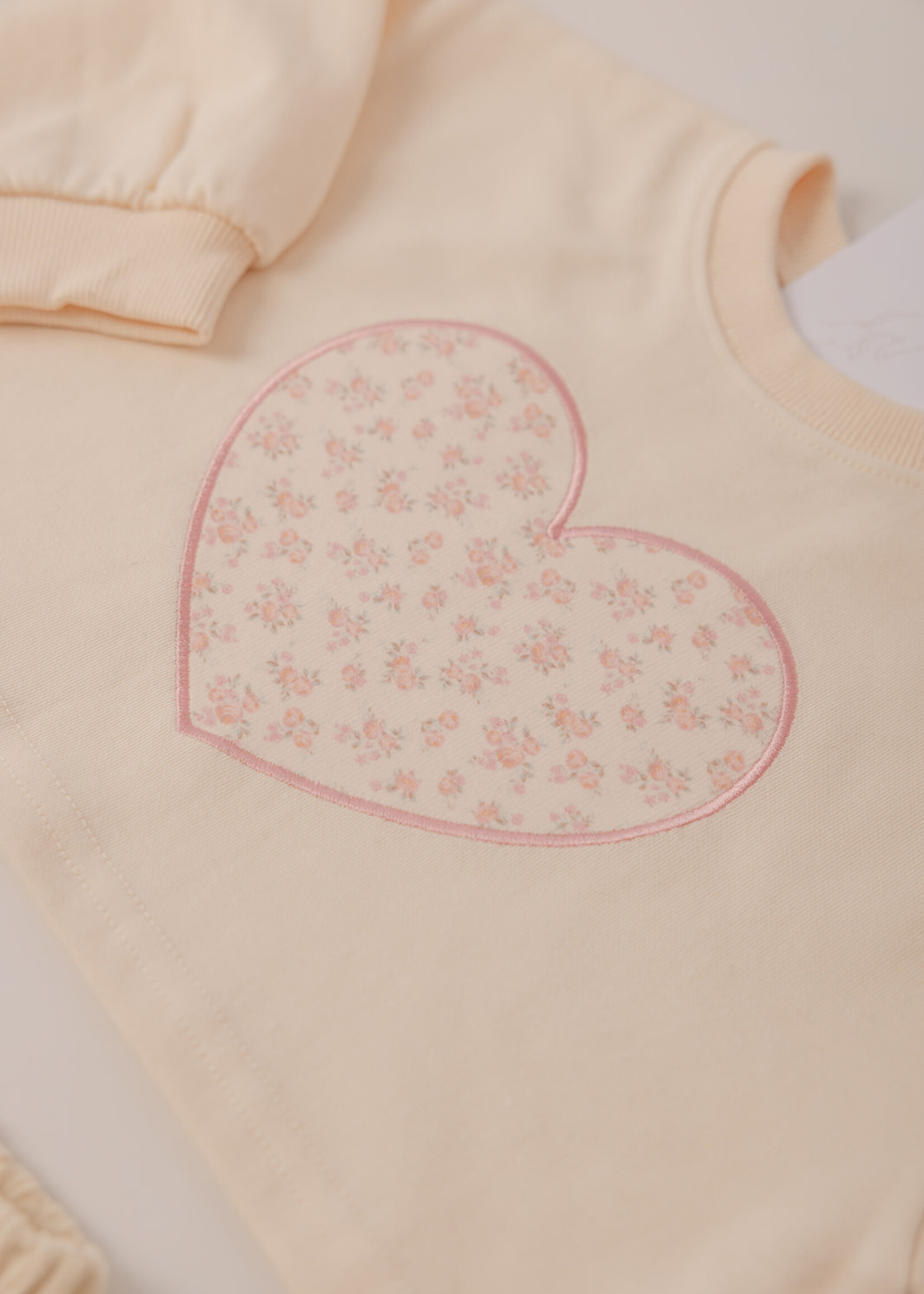 Rosie Heart Crop Sweater Crème