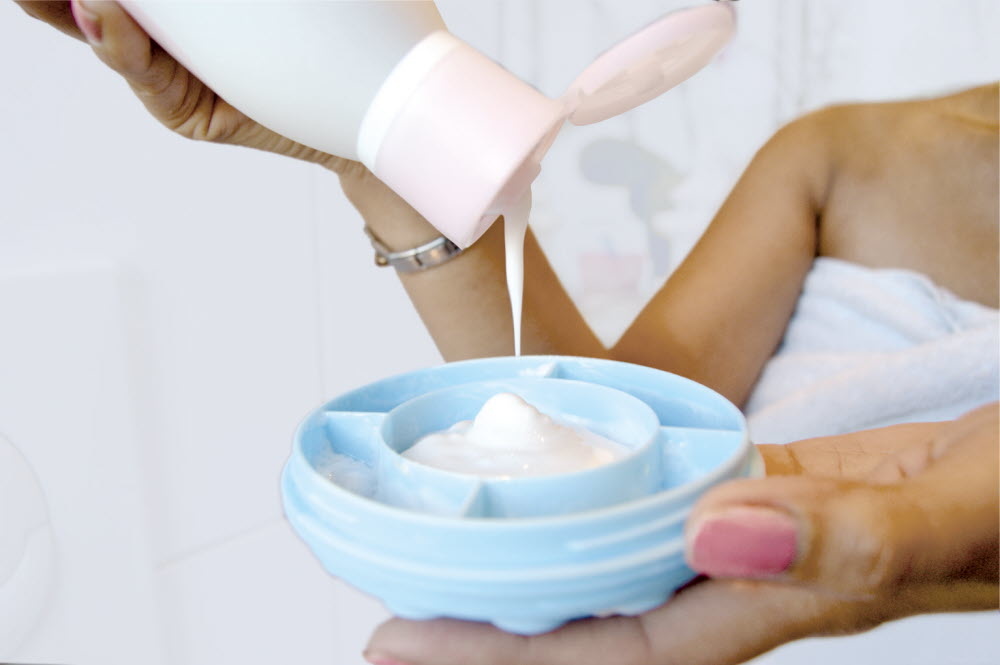 Lotion verdeler en 2 verschillende badsponsen, foto 3 van 3