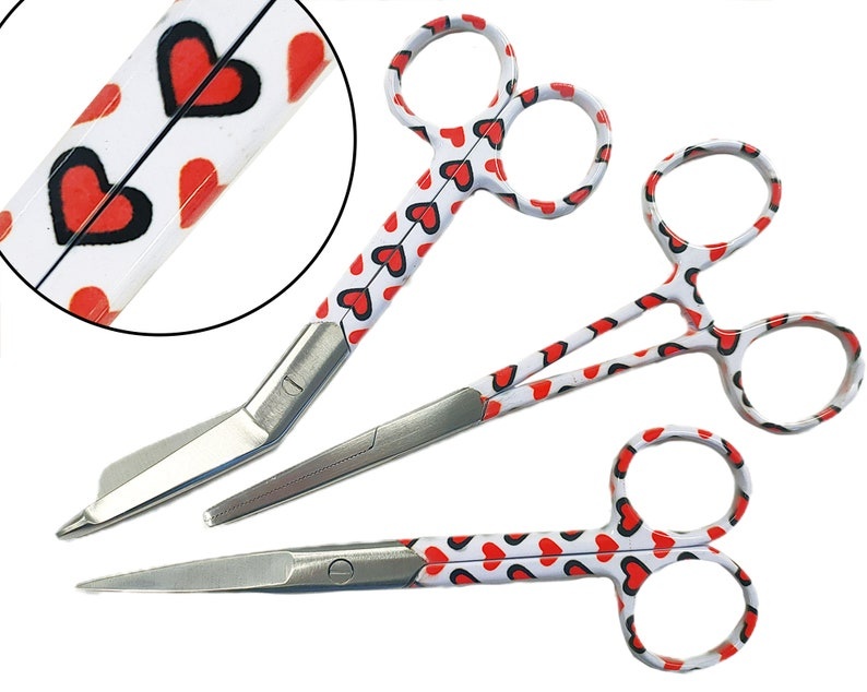 Satillo Verpleegkundige Scharenset Healing Hearts – Verbandschaar, Chirurgische Schaar & Kocher (met Naam)
