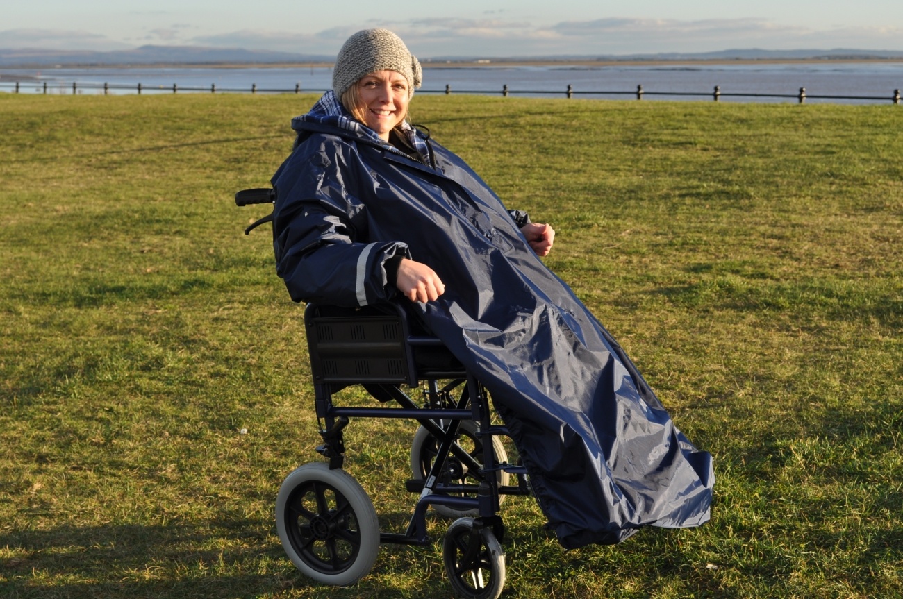 Splash Rolstoel Regenjas met mouwen - Wheelymac - poncho met capuchon, foto 3 van 3